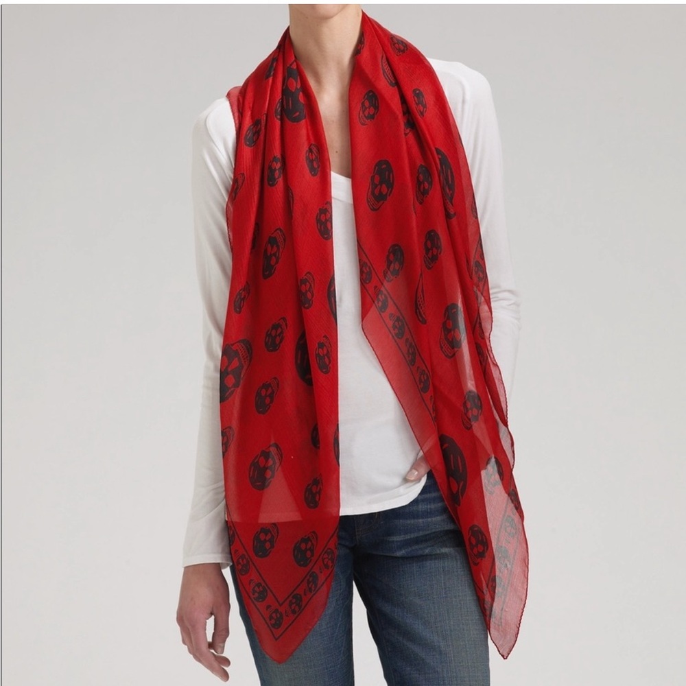 Alexander McQueen Red and Black Skull Print Silk Scarf - Picture 6 of 14